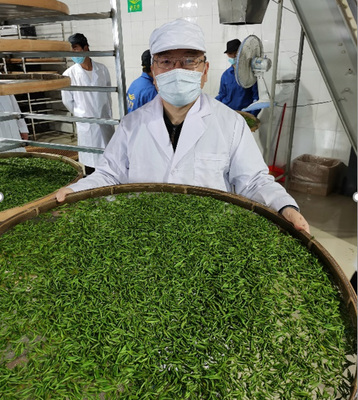 李國文 以產(chǎn)業(yè)扶貧聯(lián)動消費(fèi)扶貧，用茶葉加工攻克深度貧困堡壘